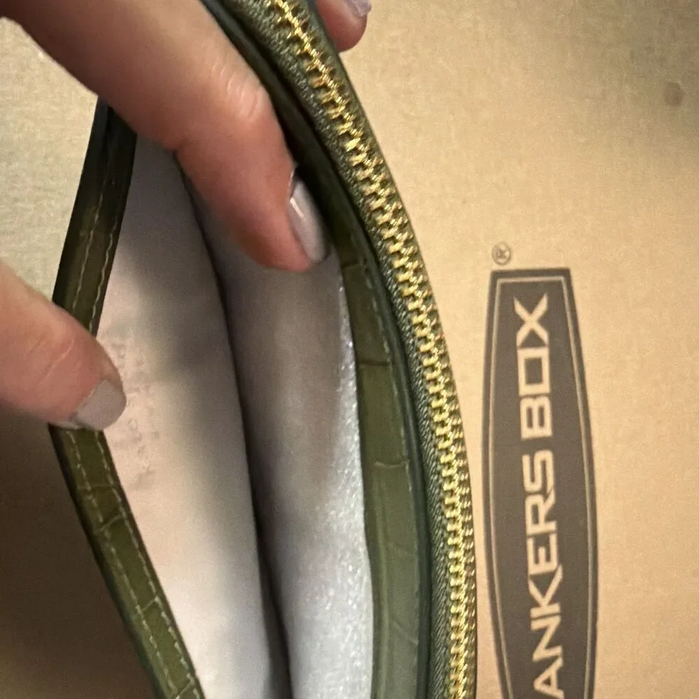 Kate Spade New York Green Croc Embossed Zip Wristlet Wallet Logo Folding